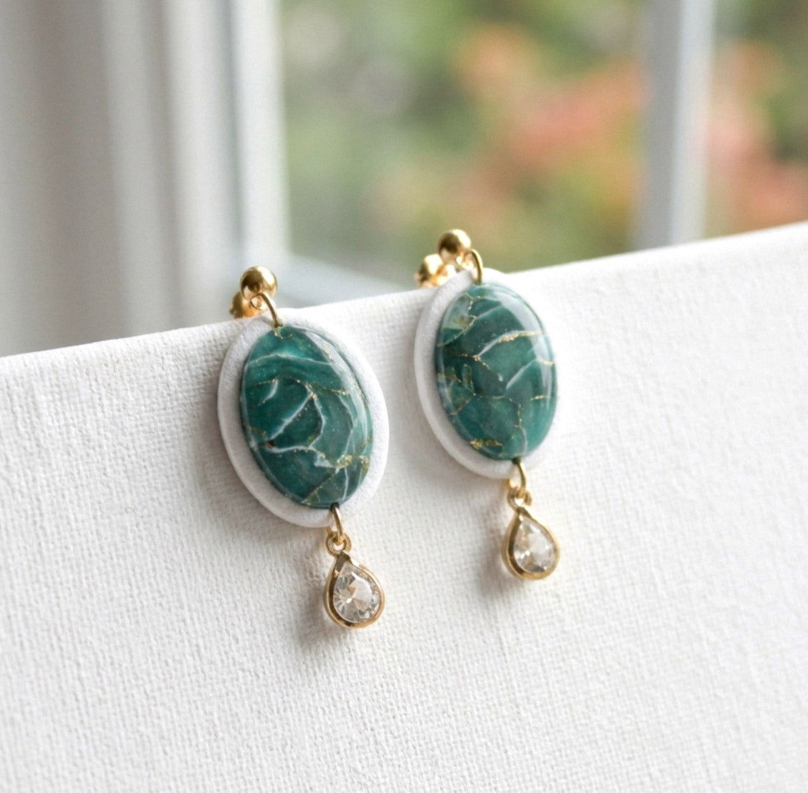 Grün Weiß Marmor Ohrringe mit Strass-Anhänger – Handgefertigte Statement