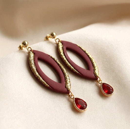 Elegante Rote Kristall Ohrringe – Handgefertigte Polymer Clay Statement