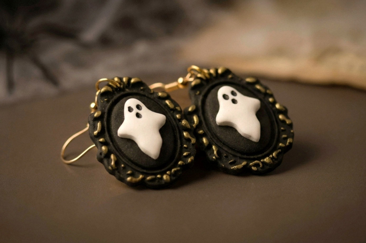 Glow Geist im Rahmen – Leuchtende Bilderrahmen Polymer Clay Ohrringe | Halloween Edition