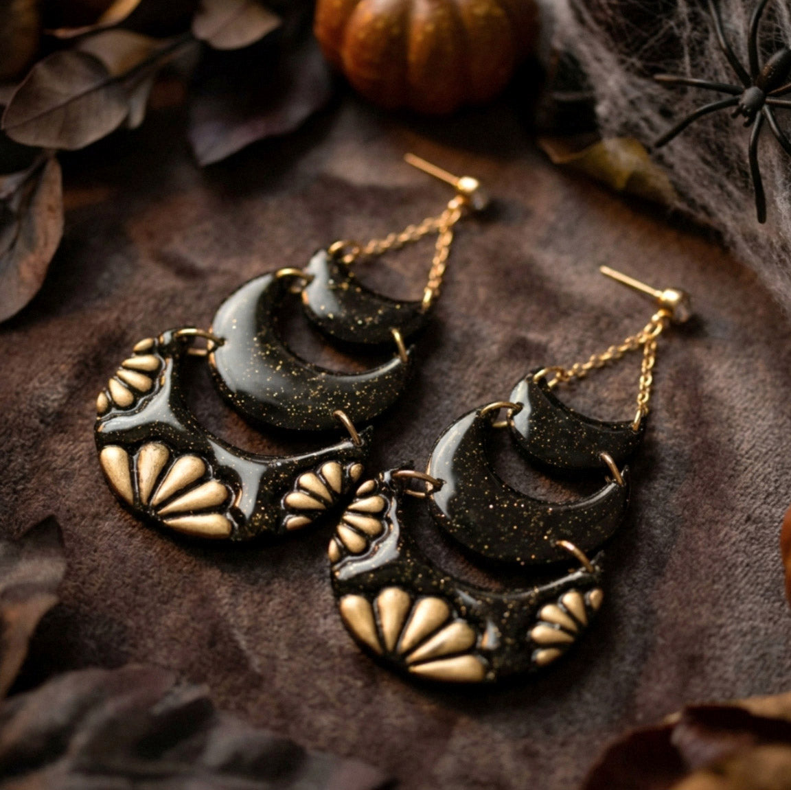 Schwarze Mond-Langohrringe – Handgefertigte Polymer Clay Statement Ohrringe