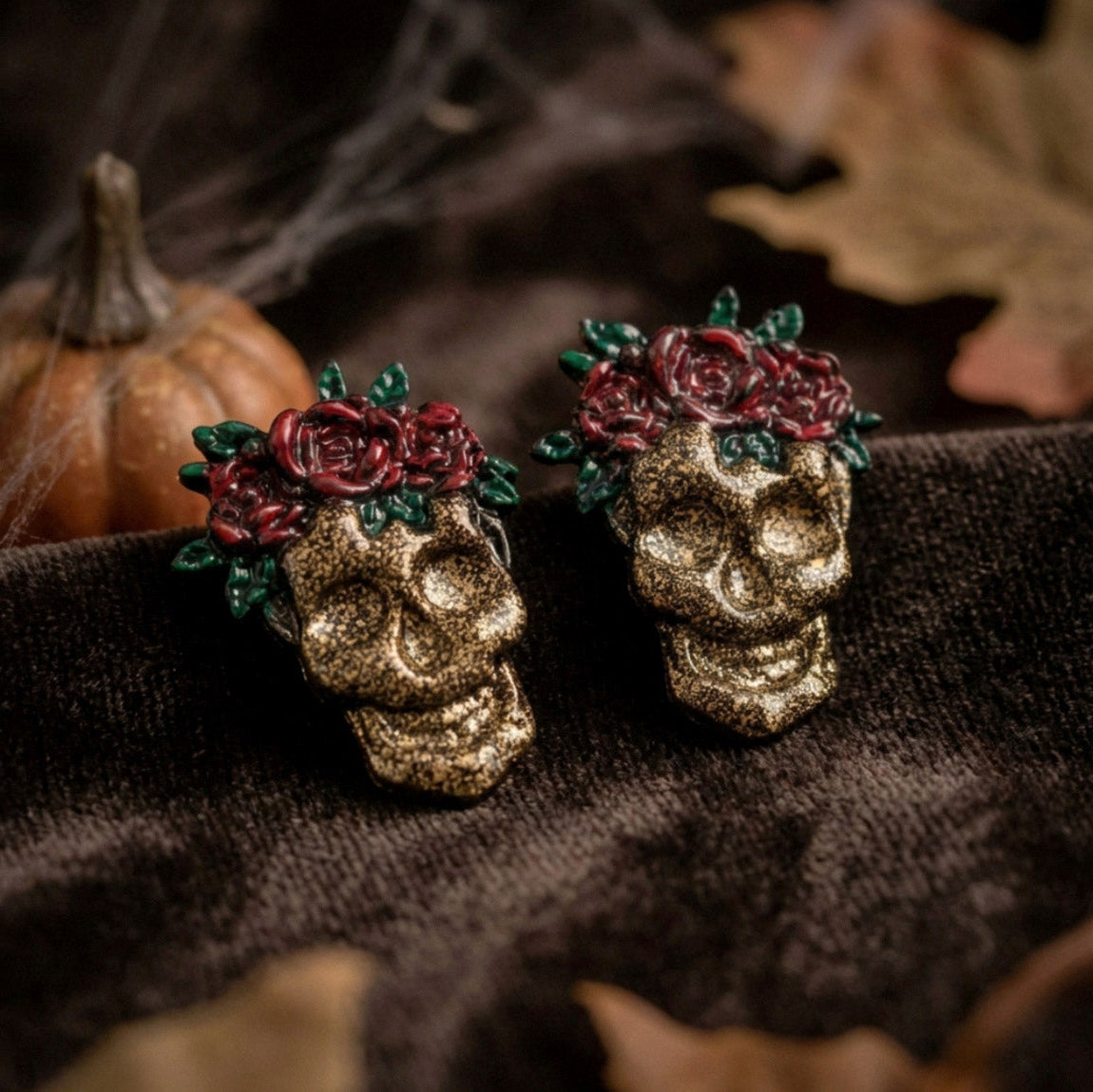 Totenkopf Ohrstecker – Handgefertigte Polymer Clay Studs | Halloween Edition