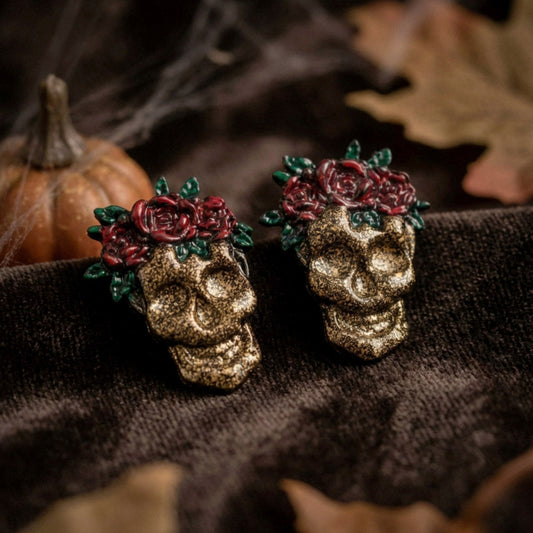 Totenkopf Ohrstecker – Handgefertigte Polymer Clay Studs | Halloween Edition