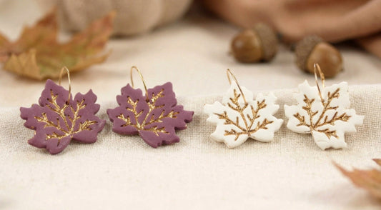 Herbst Ahorn – Weiß-Lila-Gold Ohrringe | Handgefertigte Polymer Clay Kollektion