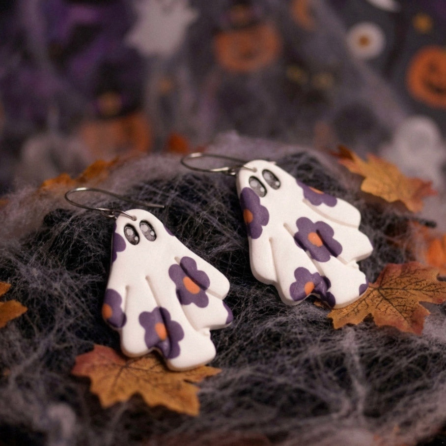 Geister in Blumenkleid Ohrringe – Süße Polymer Clay Ohrringe | Halloween Edition