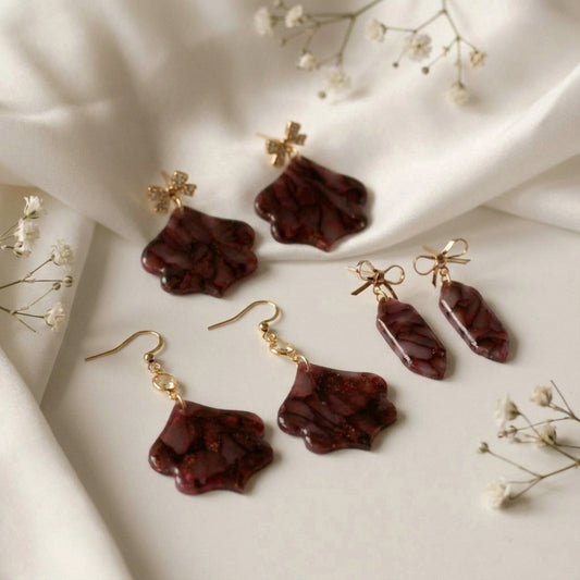 Helle Bordeaux Marmor Ohrringe – Elegante Polymer Clay Designs | Kollektion Elaris