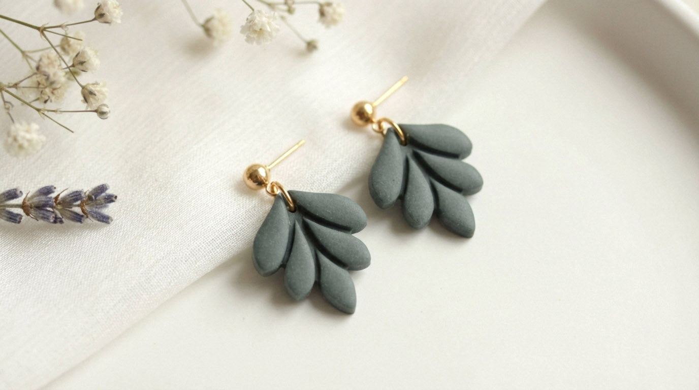 Kleine Blatt Ohrringe – Handgefertigte Polymer Clay Statement Ohrringe | Dewlight