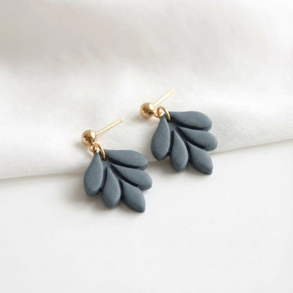 Kleine Blatt Ohrringe – Handgefertigte Polymer Clay Statement Ohrringe | Dewlight