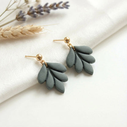 Kleine Blatt Ohrringe – Handgefertigte Polymer Clay Statement Ohrringe | Dewlight