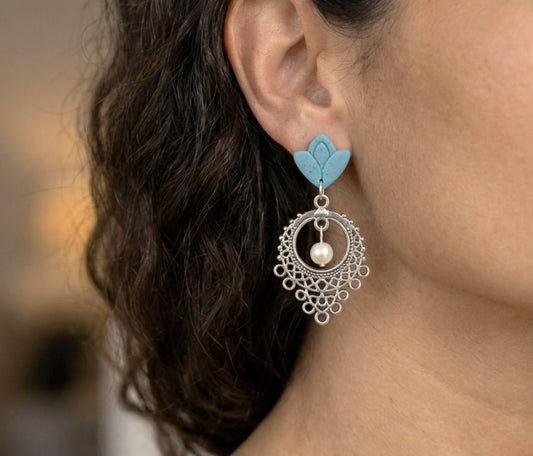 Türkise Oriental Boho Ohrringe mit Silberakzenten – Handgefertigte Polymer Clay Ohrringe