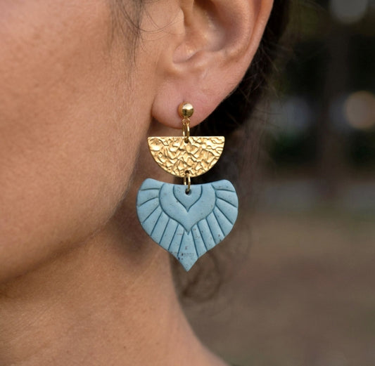 Türkise Oriental Boho Ohrringe mit Goldakzenten – Handgefertigte Polymer Clay Statement