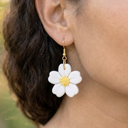 Weiße Daisy Blumen Ohrringe