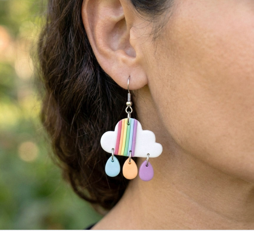 Freche Bunte Wolken – Handgefertigte Polymer Clay Statement Ohrringe