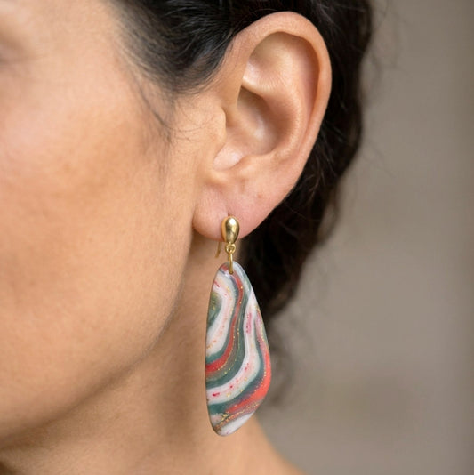 Rosa Grün Twisted Ohrringe – Elegante handgefertigte Polymer Clay Statement Designs