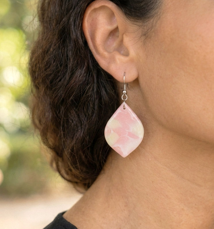 Pastell Rosa & Creme Schimmer – Handgefertigte Polymer Clay Statement Ohrringe