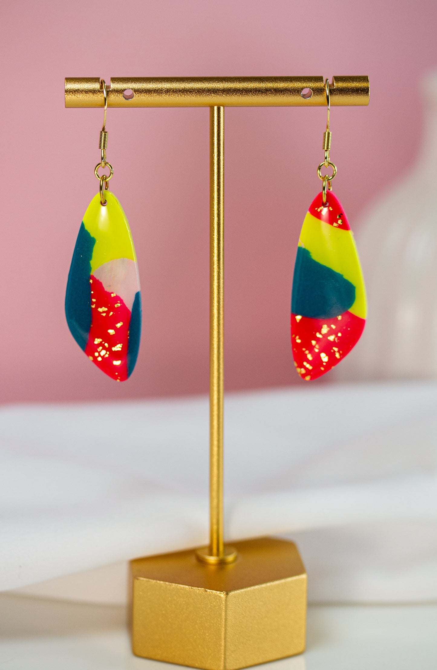 Ohrringe – Neon Speckle – Lange Tropfen