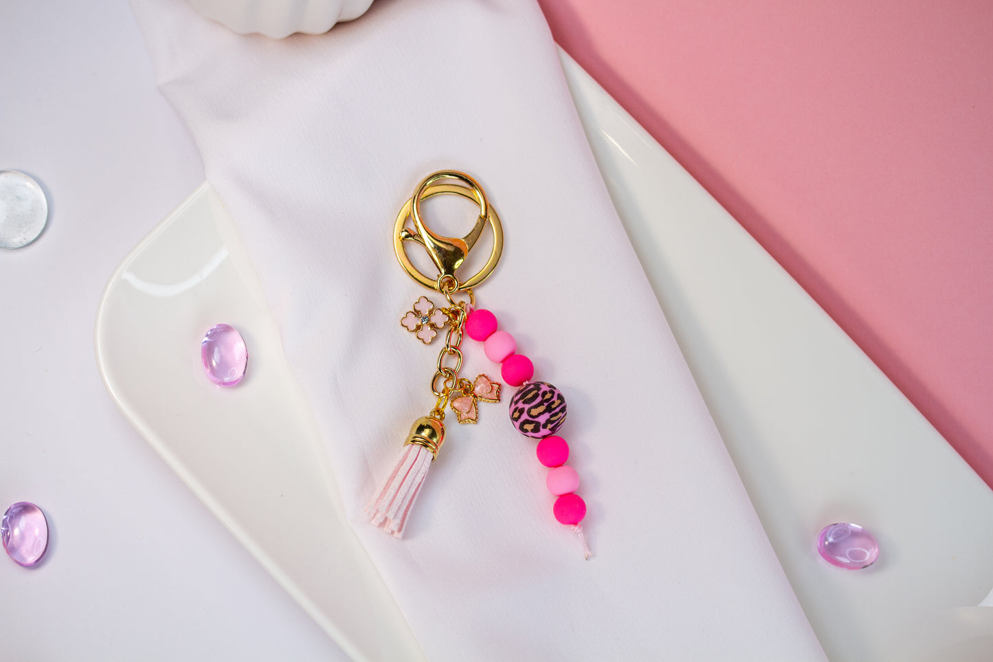 Happy Pink Leo Schlüsselanhänger - Perlen & Quaste