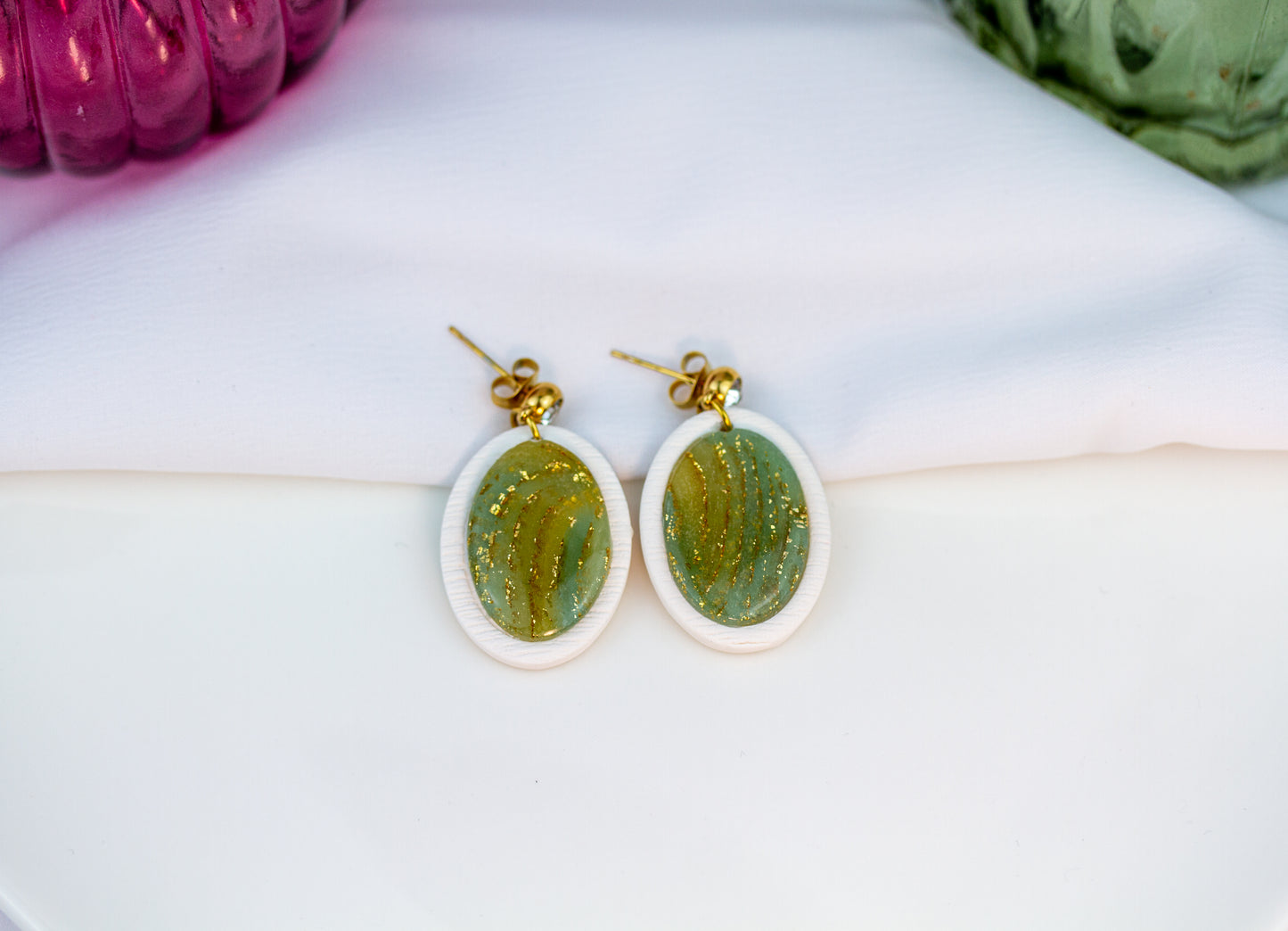 Ohrring – Oval White Frame – Sage Marble Collection