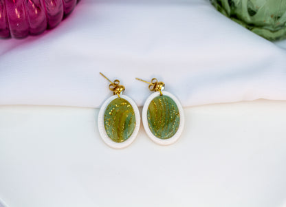 Ohrring – Oval White Frame – Sage Marble Collection